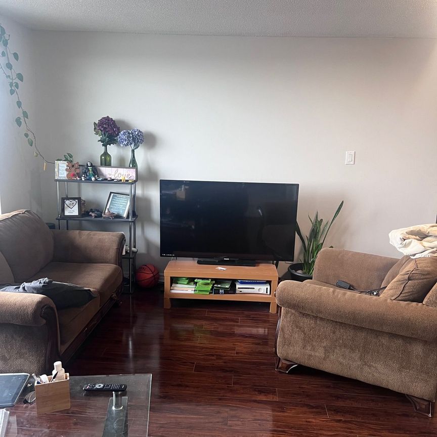 For Lease - 3533 Derry Road, Mississauga, Ontario - Photo 1