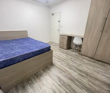 4 bedroom terraced house to rent - Photo 3