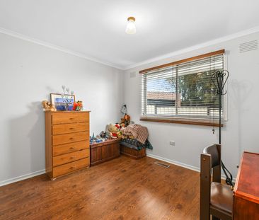 SPACIOUS 3 BEDROOM HOME WITH LOW GARDEN MAINTENANCE! - Photo 6