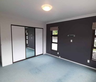 Fabulous 3 Bedroom Home with stunning views and private gardens. - Photo 2