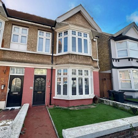 Lyndhurst Avenue, Cliftonville, Margate, CT9 2PS, Kent - Photo 4