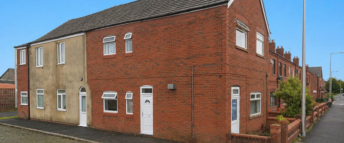 Manchester Road, Ince, Wigan WN2, London - Photo 1