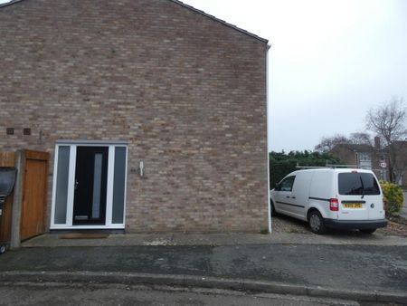 3 bedroom semi-detached house to rent - Photo 4