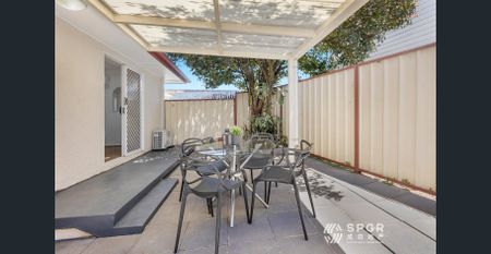 Stylish, Newly Decorated Villa - Photo 3