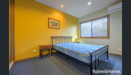 CITY CENTRE EXECUTIVE APARTMENTS WITH WATER VIEWS! - Photo 2