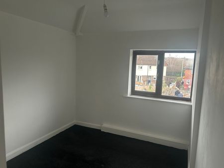 3 Bed Semi-Detached House, Neville Place, LS9 - Photo 3