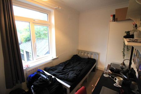 5 bedroom semi-detached house to rent - Photo 2