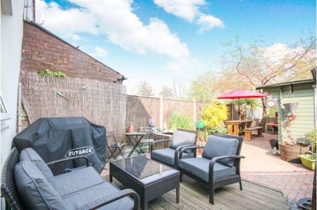 2 bedroom semi-detached house to rent - Photo 5