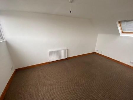 4 bedroom semi-detached house to rent - Photo 4