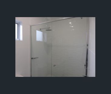 Modern 2-Bedroom Apartment in Prime Location - Photo 2