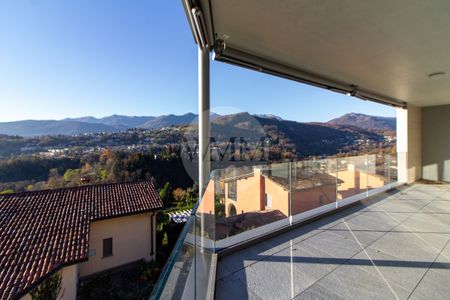 LUMINOSO 4.5 LOCALI CON GRANDE TERRAZZA E VISTA APERTA - Foto 4