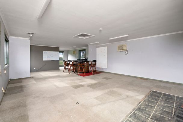 Spacious Rural-Style Living with Versatile Accommodation - Photo 1