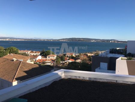 Location Appartement 2 pièces 42m² SETE 34200 - Photo 3