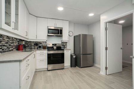 For Lease - 80 Centrepointe Drive, South of Baseline to Knoxdale, Ontario - Photo 4