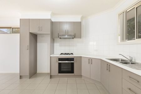 Charming 2 Bedroom Home with Modern Comforts - Photo 4