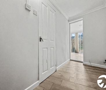 3 bedroom end of terrace house to rent - Photo 2