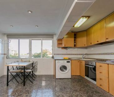 Room in a shared 7-bedroom apartment for rent in La Carrasca - Photo 4