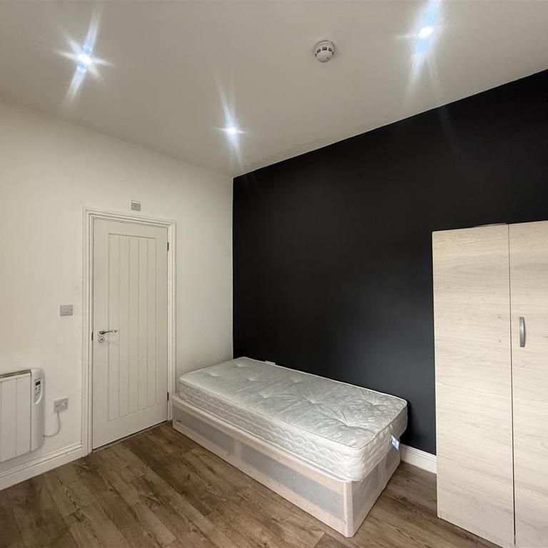 1 bedroom in a house share to rent - Photo 1