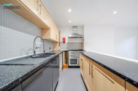 3 bedroom flat to rent - Photo 3
