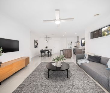 Modern chic, bright and spacious home in quiet convenient location - Photo 4