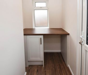 Lowfields Avenue, Eastham - Photo 2