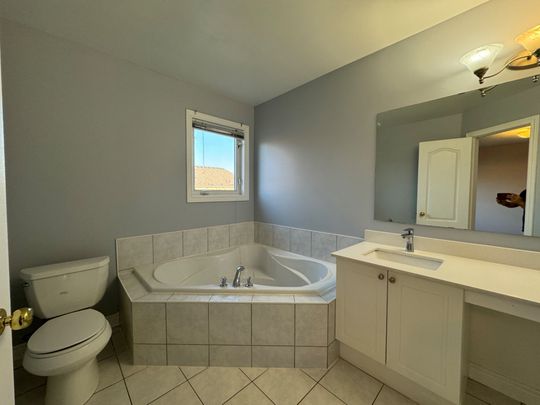 For Lease - 10561 Bayview Avenue, Richmond Hill, Ontario - Photo 1