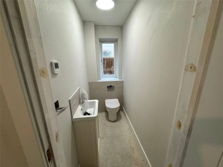 4 bedroom detached house to rent - Photo 5