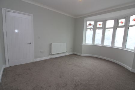 3 Bedroom Semi-Detached House - Photo 4