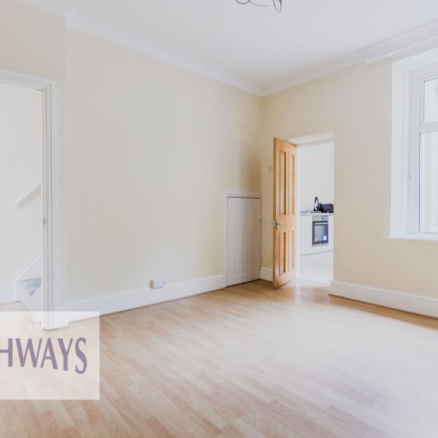 3 bed end of terrace house to rent in Broad Street, Pontypool, NP4 - Photo 1