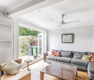 4 bedroom link detached house to rent - Photo 2