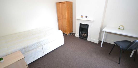 Basingstoke Road, Reading, Berkshire, RG2 0ET. - Photo 2