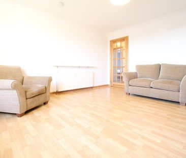 3 bedroom flat to rent - Photo 6
