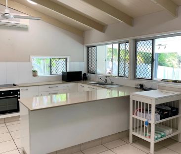 Minutes to Beach & Shops - Photo 5