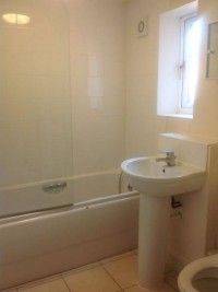 2 bed Apartment - To Let - Photo 2