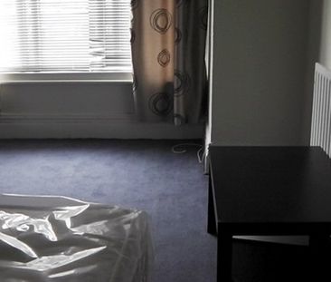 Stunning house in the heart of Hyde Park - Photo 4