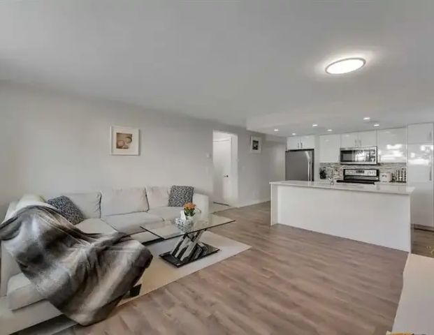 Beautifully renovated 2 spacious bedroom condo in core of Altadore/Marda Loop | 101 - 2035 34 Avenue Southwest, Calgary - Photo 1