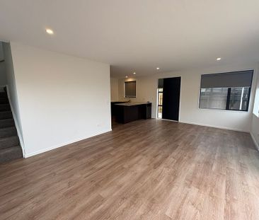Spacious with Loads of Storage! - Photo 4