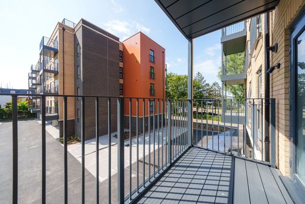 Flat to rent - Barley Close, Greenhithe, DA9 - Photo 1
