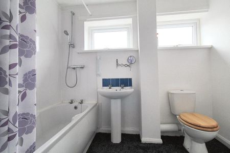 3 bedroom terraced house to rent - Photo 3