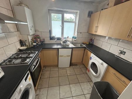 Room in a Shared Flat, Edith House, W6 - Photo 4