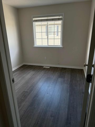 For Lease - 554 Ashbourne Crescent, Barrhaven, Ontario - Photo 3