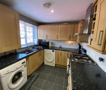 2 bedroom semi-detached house to rent - Photo 5