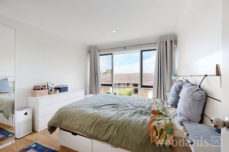 Stunning Renovated 3 bedroom Home - Photo 3