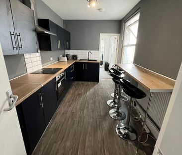 5 bedroom terraced house to rent - Photo 4