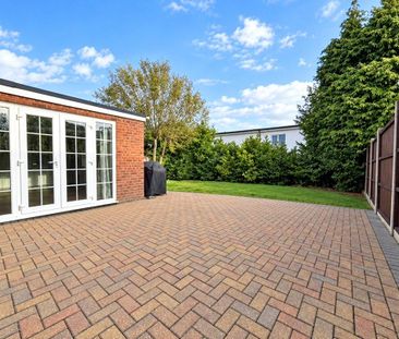 4 bedroom detached house to rent - Photo 2