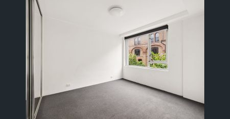 Spacious one-bedroom home / ultra-convenient location - Photo 4