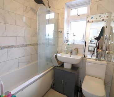 3 bedroom end of terrace house to rent - Photo 1