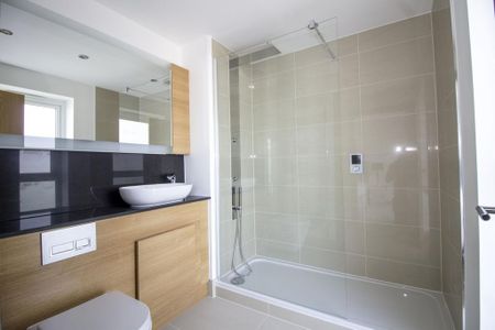 3 bedroom flat to rent - Photo 5