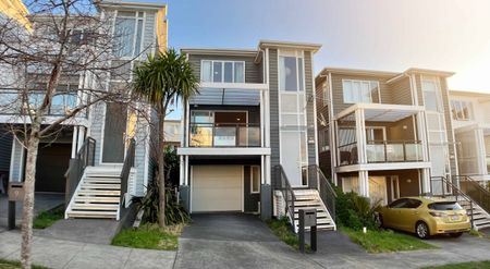 BRAND NEW 4-BEDROOM IN FLAT BUSH - Photo 2