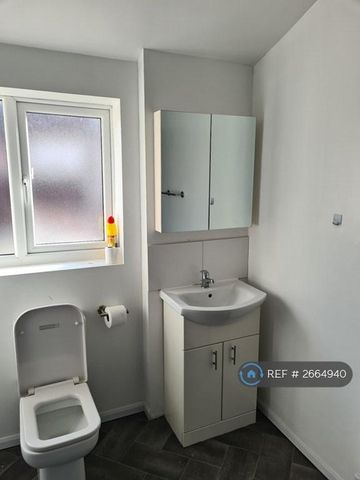 2 bedroom end of terrace house to rent - Photo 5